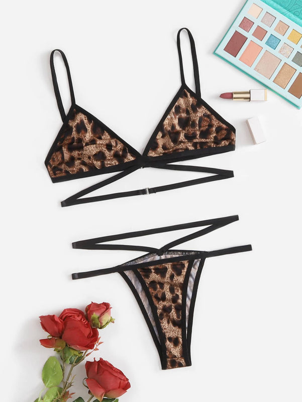 Set de lenceria de leopardo con abertura
