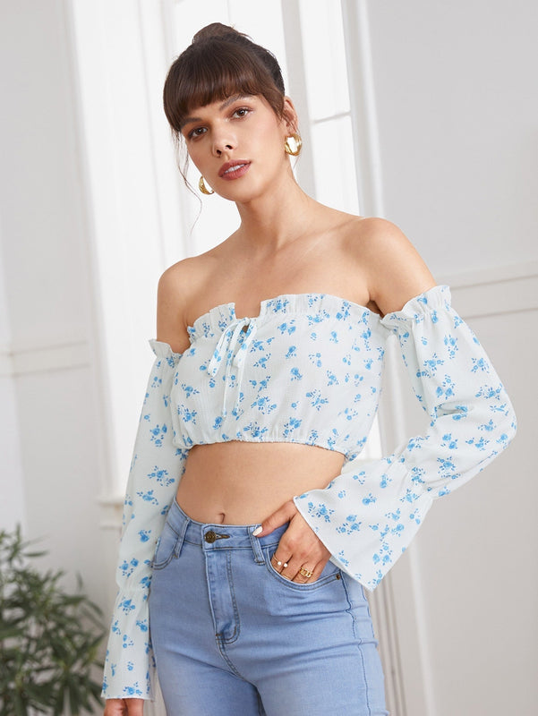 VCAY Top corto de hombros descubiertos con estampado floral de manga con volante con cordon delantero