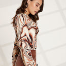 Blusa con estampado de cuello desbocado