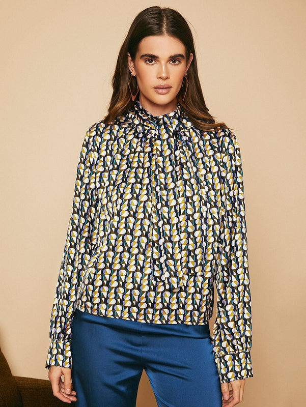 Top de cuello con cordon con estampado