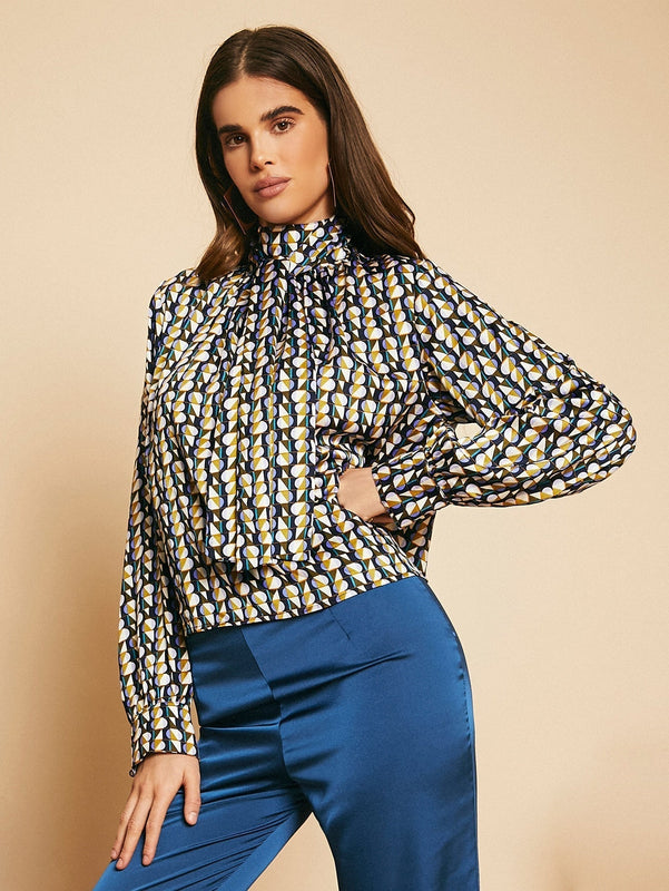 Top de cuello con cordon con estampado