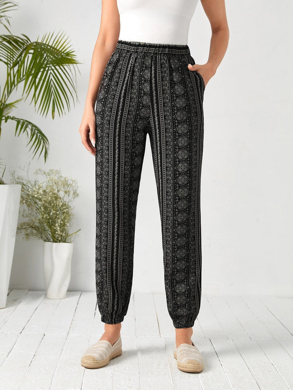 EMERY ROSE Pantalones zanahoria con estampado de paisley