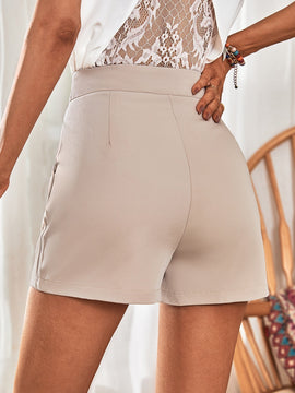 Frenchy Shorts con diseno de cadena con bolsillos oblicuos con fruncido