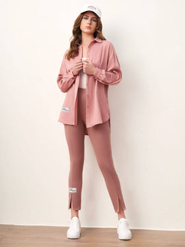 Mulvari Pantalones con diseno de parche de letra bajo con abertura