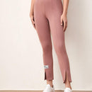 Mulvari Pantalones con diseno de parche de letra bajo con abertura