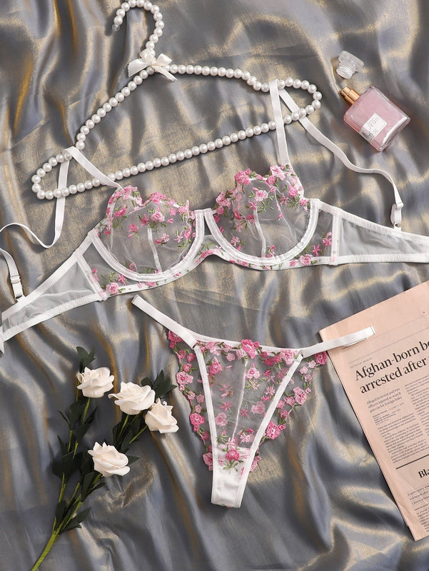 Set de lenceria con bordado floral de malla
