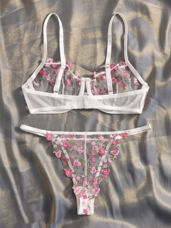 Set de lenceria con bordado floral de malla