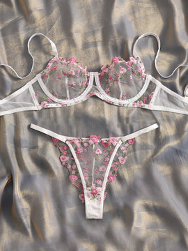 Set de lenceria con bordado floral de malla