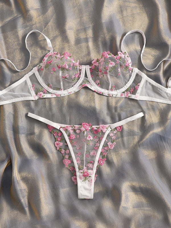 Set de lenceria con bordado floral de malla