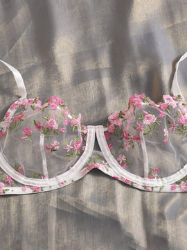 Set de lenceria con bordado floral de malla
