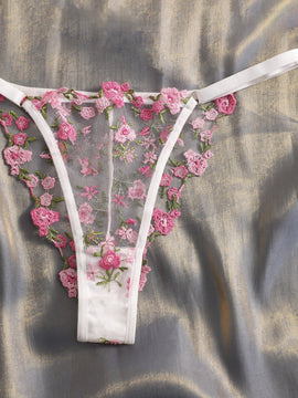 Set de lenceria con bordado floral de malla