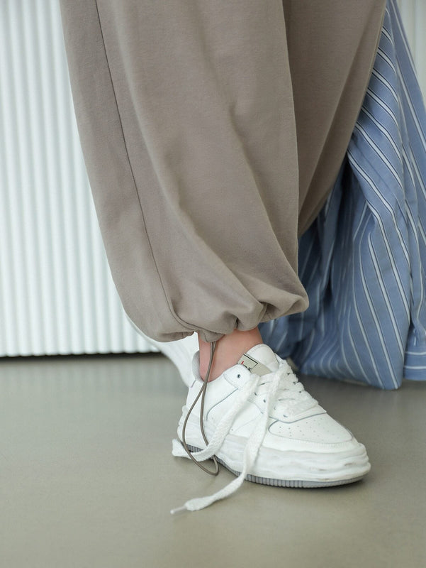 DAZY Pantalones Tapered Con Bolsillos Inclinados Y Cintura Ajustable Con Cordon