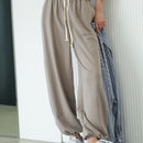 DAZY Pantalones Tapered Con Bolsillos Inclinados Y Cintura Ajustable Con Cordon