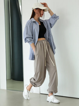 DAZY Pantalones Tapered Con Bolsillos Inclinados Y Cintura Ajustable Con Cordon