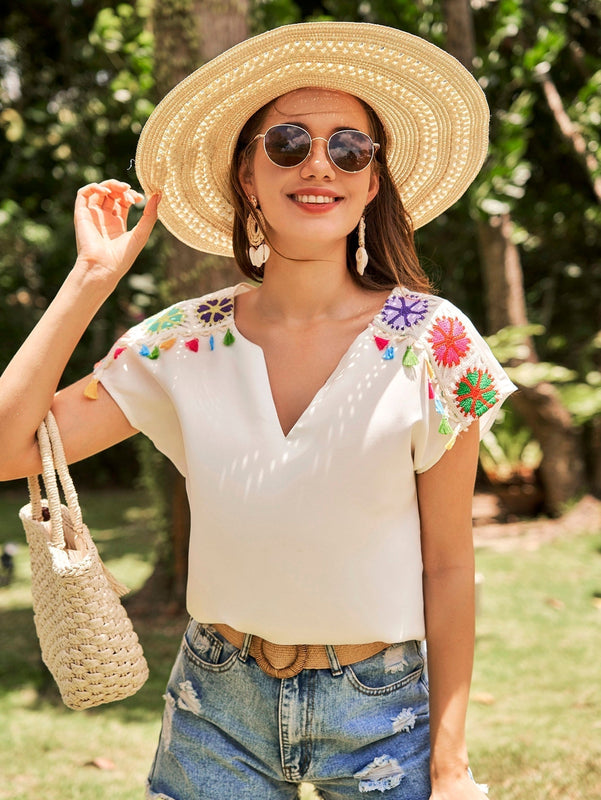 VCAY Blusa con patron floral con diseno de fleco de cuello de muesca