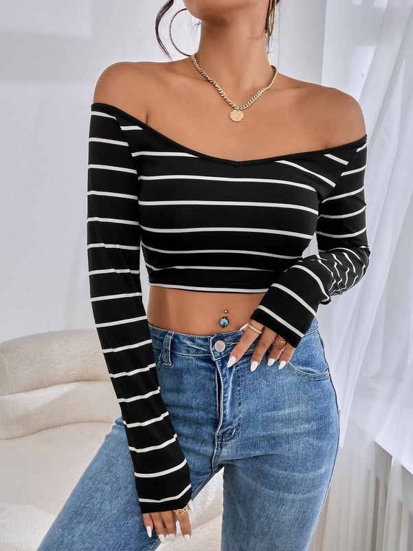 Essnce Camiseta corta con estampado de rayas de hombros descubiertos