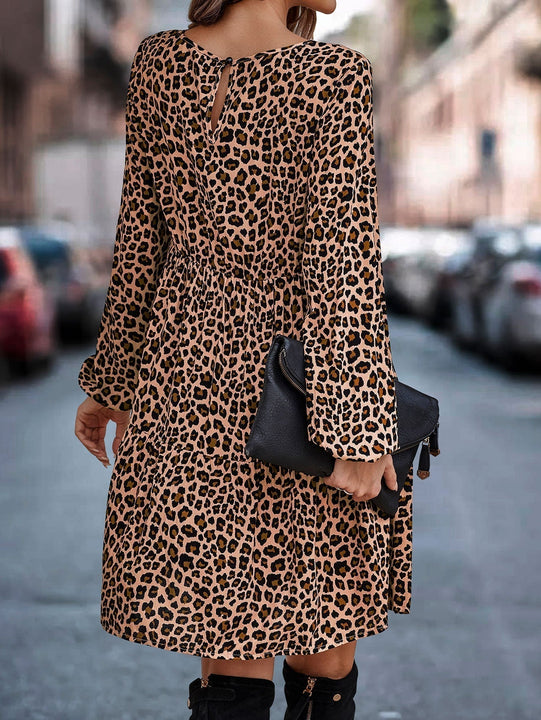 Vestido smock con estampado de manga farol bajo con fruncido