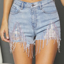 Shorts en mezclilla de talle alto bajo crudo con diamante de imitacion con fleco