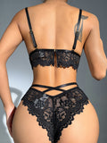 Set de lenceria con encaje floral con abertura vinculado con aro