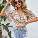 VCAY Top corto floral de espalda con fruncido de manga con volante de cuello cruzado