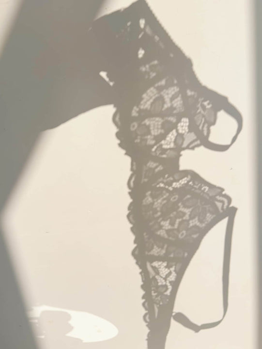 Conjunto de lenceria con aro con encaje floral