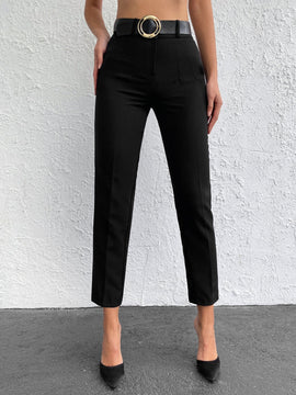Pantalones cortos de color solido de ajuste delgado con bolsillos diagonales
