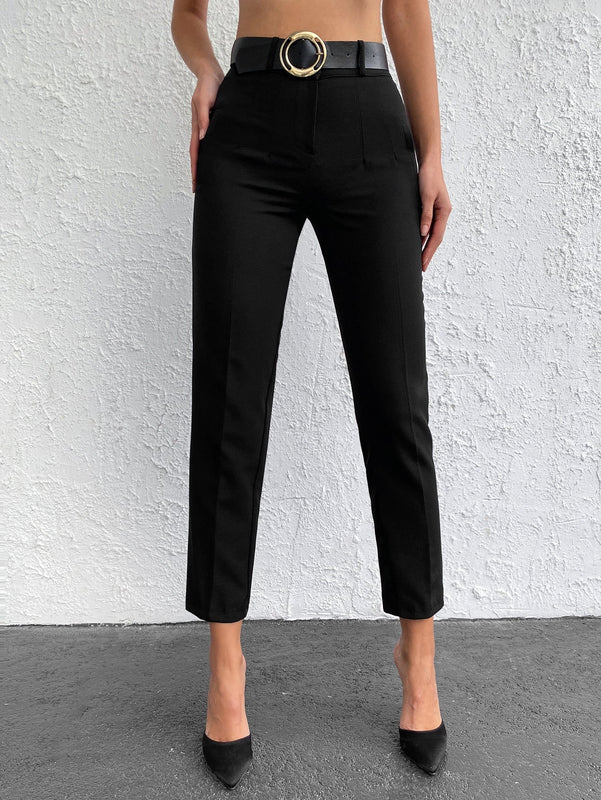 Pantalones cortos de color solido de ajuste delgado con bolsillos diagonales