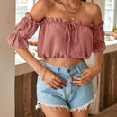 VCAY Camisa crop de lunares de hombros descubiertos ribete fruncido con nudo delantero