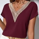 Blusa con encaje en contraste de manga murcielago