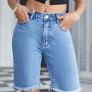 Shorts en mezclilla con bolsillo oblicuo bajo crudo