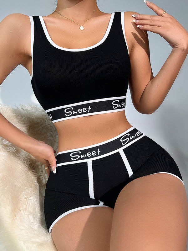 Set de lenceria con estampado de letra unido en contraste