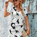 Vestido con estampado de pincelada fruncido lateral bajo tulipan