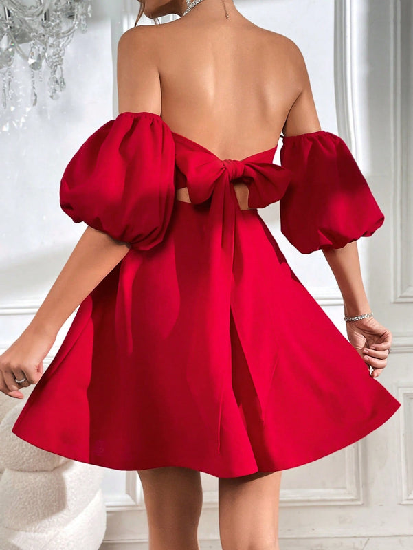 Vestido de hombros descubiertos de manga farol de espalda abierta con cordon