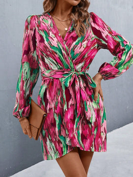 Vestido cruzado con estampado de manga farol con cinturon