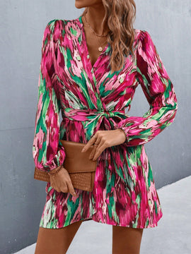 Vestido cruzado con estampado de manga farol con cinturon