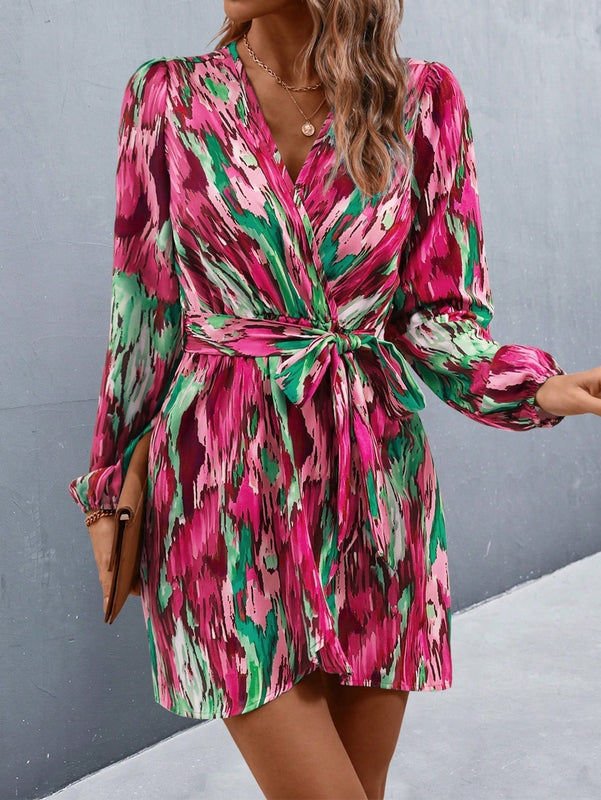 Vestido cruzado con estampado de manga farol con cinturon