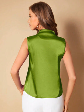 BAE Blusa unicolor de cuello V de saten