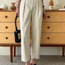 Dazy pantalones con detalles plisados solidos