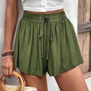 Shorts de pierna ancha con ojal con cordon delantero
