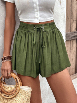 Shorts de pierna ancha con ojal con cordon delantero