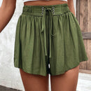 Shorts de pierna ancha con ojal con cordon delantero