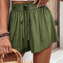 Shorts de pierna ancha con ojal con cordon delantero