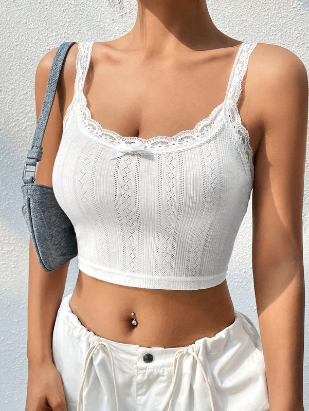 Top de tirantes crop ribete con encaje