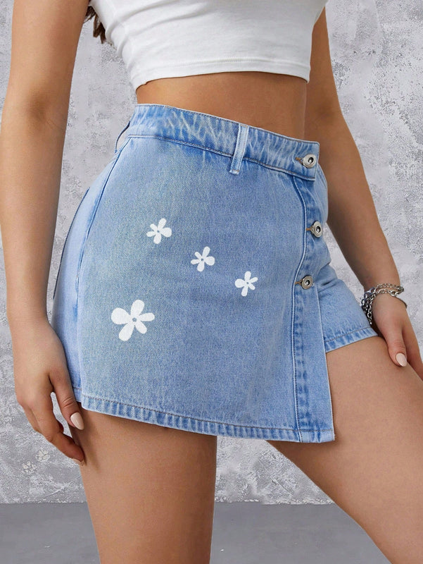 Skort mezclilla con estampado floral con boton delantero