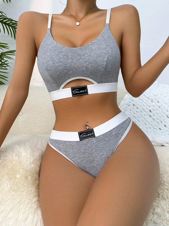 Set de lenceria con diseno de parche de letra con abertura