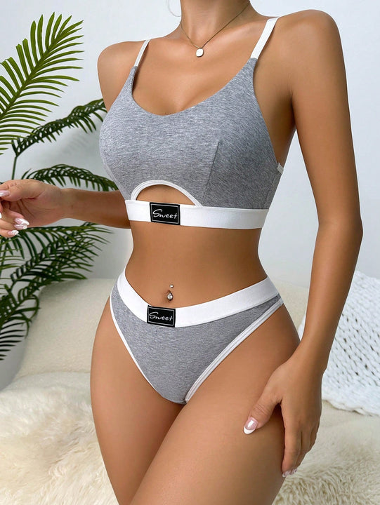 Set de lenceria con diseno de parche de letra con abertura