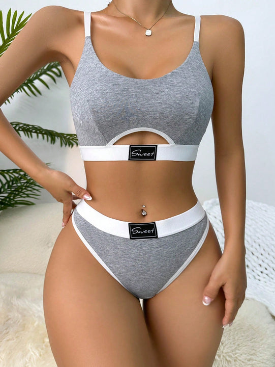 Set de lenceria con diseno de parche de letra con abertura