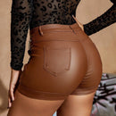 Shorts con diseno de boton PU
