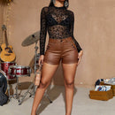 Shorts con diseno de boton PU