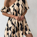 Prive Vestido smock con estampado de cuello asimetrico de manga farol bajo con fruncido